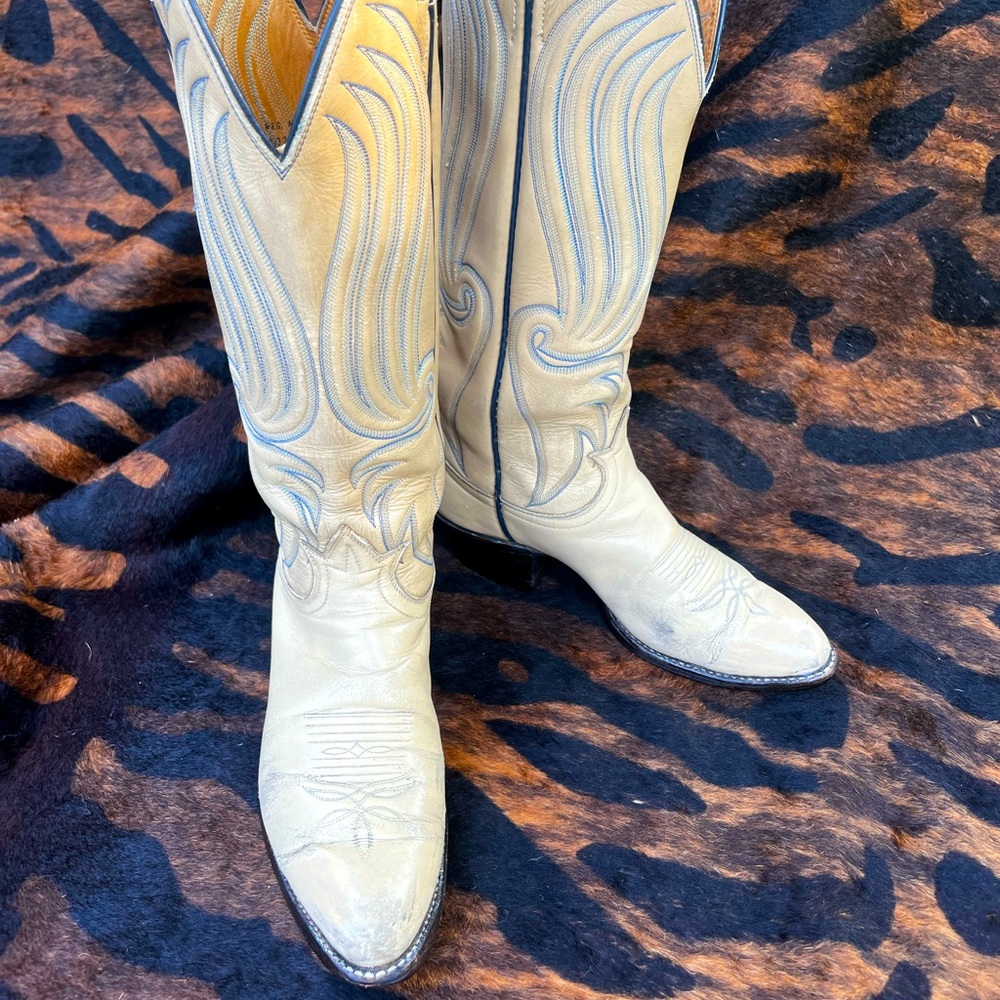 TONY LAMA CAMEL LEATHER MEN WESTERN BOOTS SIZE 6B, FITS WOMEN SIZE 8. STYLE 6446